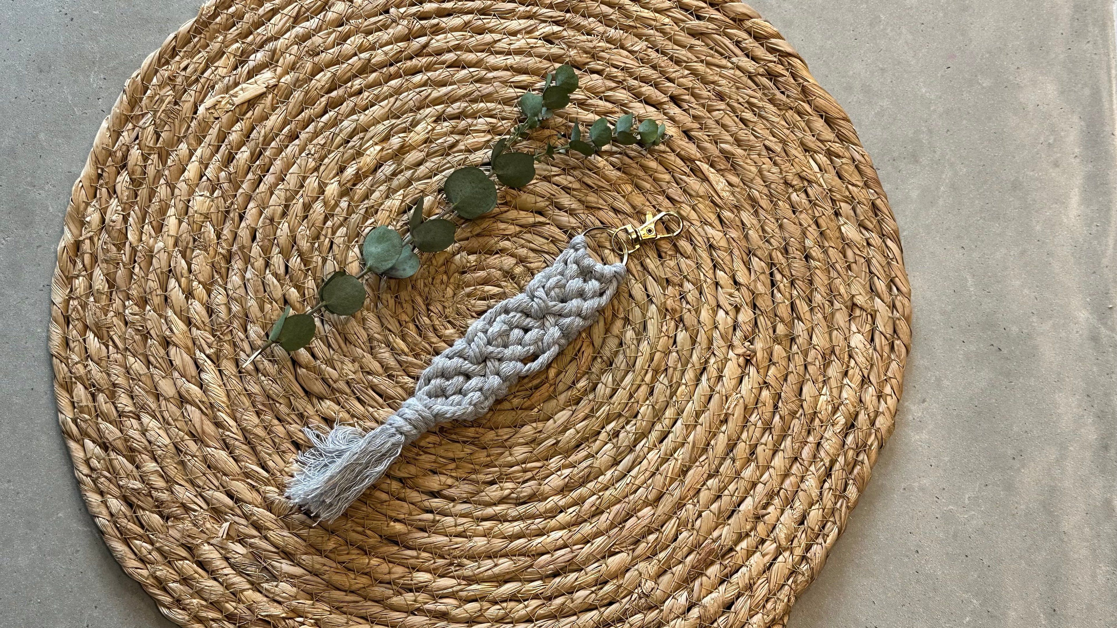 Macramé hanger