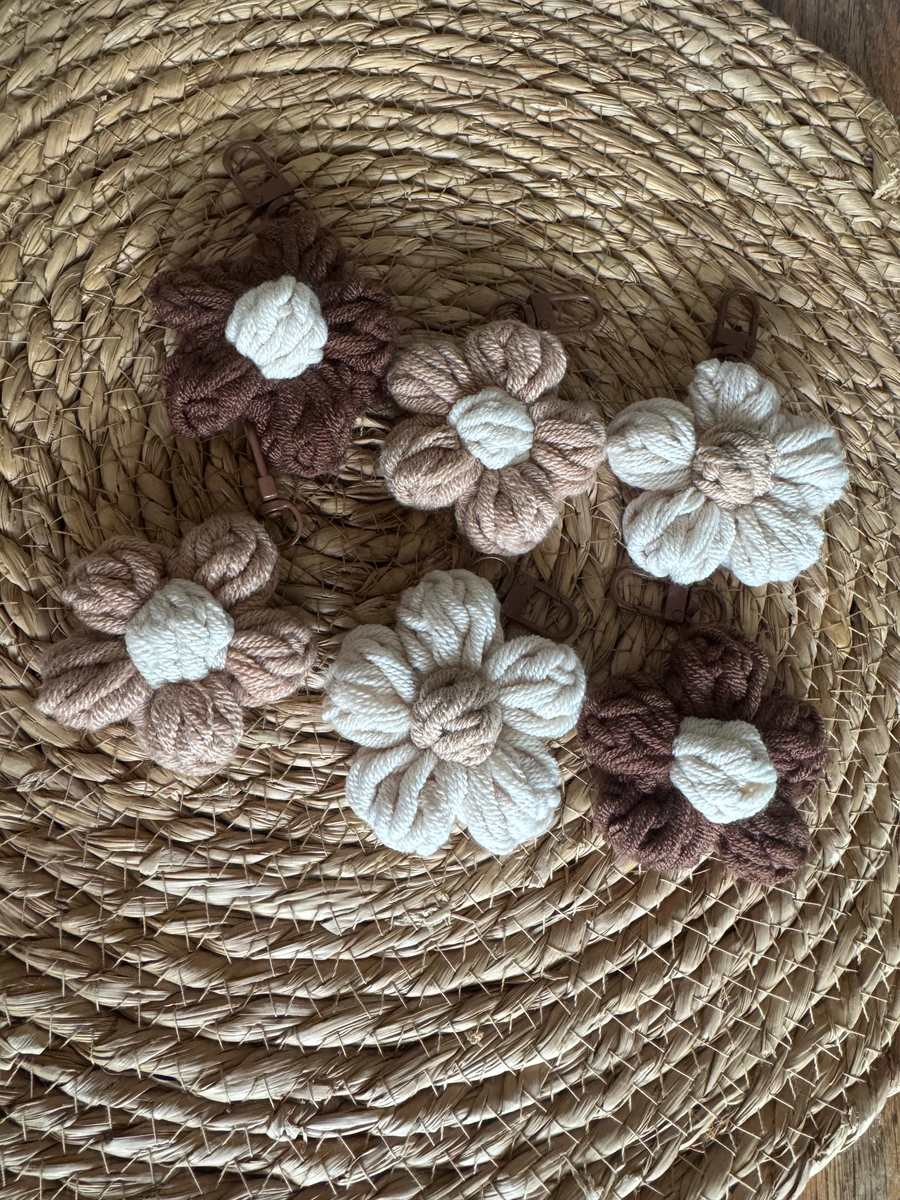 Gehaakte bloem hanger