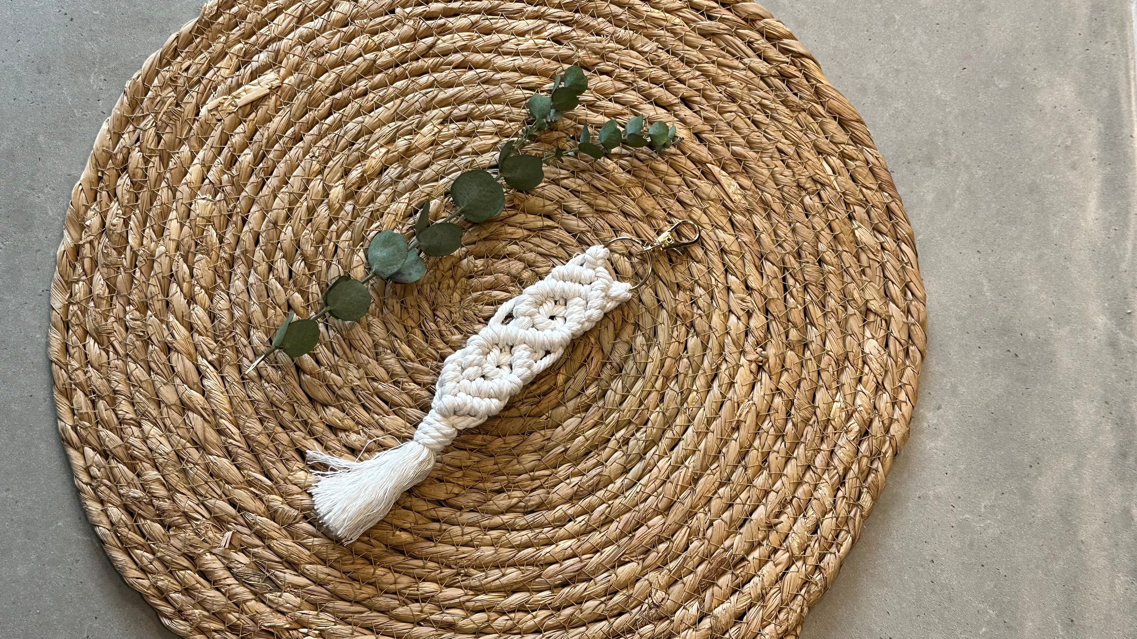 Macramé hanger